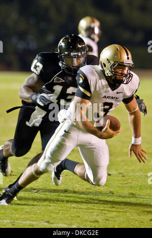 22 octobre 2011 - Nashville, Tennessee, États-Unis - Army Black Knights quarterback Angel Santiago (3) a couru 6 fois pour 21 yards et un TD. Le Vanderbilt Commodores défait les Black Knights de l'Armée de terre 44 - 21 Stade de Vanderbilt à Nashville, TN (crédit Image : © Allan Wagner/Southcreek/ZUMAPRESS.com) Banque D'Images