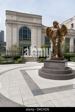 L'extérieur de l'Schermerhorn Symphony Hall : Nashville, Tennessee et la statue à l'extérieur. Banque D'Images