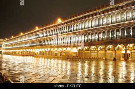 Vue nocturne de la place Saint Marc, Venise, Italie Banque D'Images