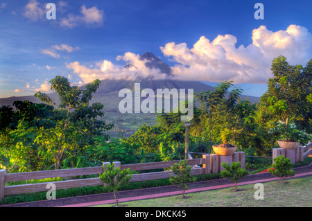 Volcan Mayon sur l'île de Luzon, aux Philippines. Banque D'Images