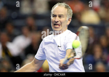 22 octobre 2011 - Buffalo, New York, États-Unis - USA's John McEnroe renvoie le servir pendant la Coupe du tennis de la HSBC au First Niagara Center à Buffalo, NY, le 22 octobre 2011 (Crédit Image : © Nick Serrata/Eclipse/ZUMAPRESS.com) Banque D'Images