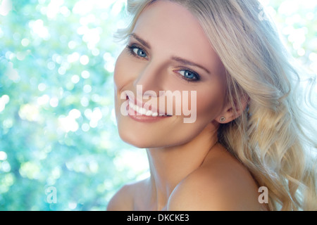 Portrait of young blonde woman Banque D'Images