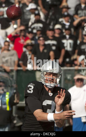 Le 23 octobre 2011 - Oakland, CA, USA - Oakland Raiders vs Kansas City Chiefs à O.co Coliseum Dimanche, Octobre 23, 2011.Chiefs battre Raiders 28-0. Oakland Raiders quart-arrière Carson Palmer (crédit Image : © Al/ZUMAPRESS.com) Golub Banque D'Images