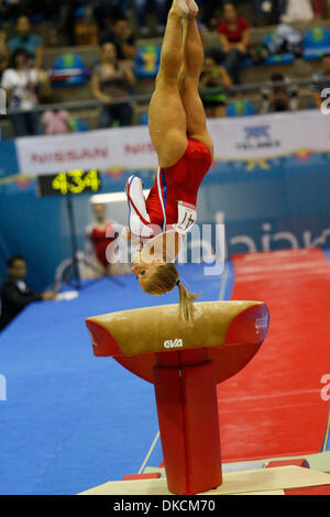 24 octobre 2011 - Guadalajara, Jalisco, Mexique - USA gymnaste SHAWN JOHNSON joue sur la base au cours de la compétition par équipe des Jeux Panaméricains de 2011. Les États-Unis ont pris la médaille d'or en gymnastique artistique féminine (crédit Image : ©/ZUMAPRESS.com) Breningstall Jeremy Banque D'Images