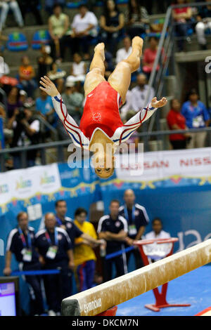 24 octobre 2011 - Guadalajara, Jalisco, Mexique - USA gymnaste SHAWN JOHNSON effectue à la poutre lors de la compétition par équipe des Jeux Panaméricains de 2011, à Guadalajara. Les États-Unis ont pris la médaille d'or en gymnastique artistique (crédit Image : ©/ZUMAPRESS.com) Breningstall Jeremy Banque D'Images