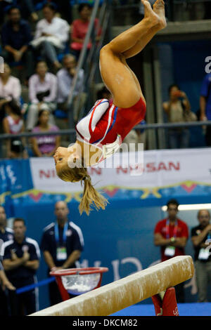 24 octobre 2011 - Guadalajara, Jalisco, Mexique - USA gymnaste SHAWN JOHNSON pratiques sur la poutre lors de la compétition par équipe des Jeux Panaméricains de 2011, à Guadalajara. Les États-Unis ont pris la médaille d'or en gymnastique artistique (crédit Image : ©/ZUMAPRESS.com) Breningstall Jeremy Banque D'Images