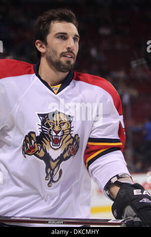 24 octobre 2011 - Montréal, Québec, Canada - Florida Panthers le défenseur Jason Garrison (52), dans l'échauffement avant le match des Canadiens de Montréal contre les Panthers de la Floride au Centre Bell. (Crédit Image : © Philippe Champoux/Southcreek/ZUMAPRESS.com) Banque D'Images