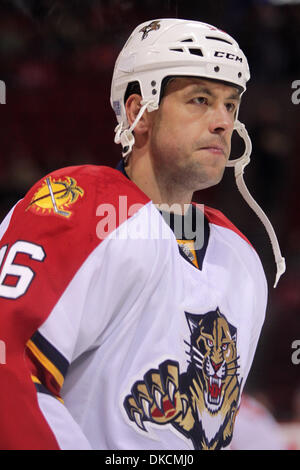 24 octobre 2011 - Montréal, Québec, Canada - Florida Panthers avant Marco Sturm (16) dans la région de warm-up avant le match des Canadiens de Montréal contre les Panthers de la Floride au Centre Bell. (Crédit Image : © Philippe Champoux/Southcreek/ZUMAPRESS.com) Banque D'Images