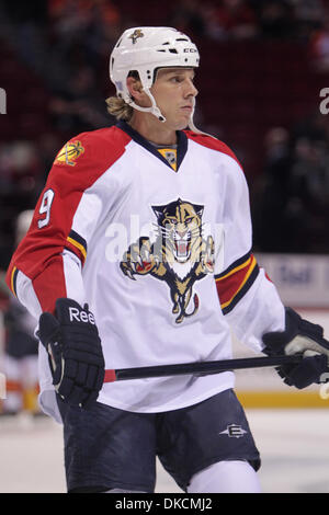24 octobre 2011 - Montréal, Québec, Canada - Florida Panthers avant Stephen Weiss (9) à l'échauffement avant le match des Canadiens de Montréal contre les Panthers de la Floride au Centre Bell. (Crédit Image : © Philippe Champoux/Southcreek/ZUMAPRESS.com) Banque D'Images