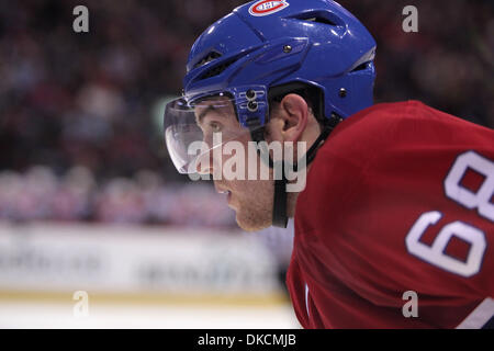 24 octobre 2011 - Montréal, Québec, Canada - Canadiens de Montreal le défenseur Yannick Weber (68) en première période action pendant le match des Canadiens de Montréal contre les Panthers de la Floride au Centre Bell. Après une période, les deux équipes sont à égalité à 1. (Crédit Image : © Philippe Champoux/Southcreek/ZUMAPRESS.com) Banque D'Images