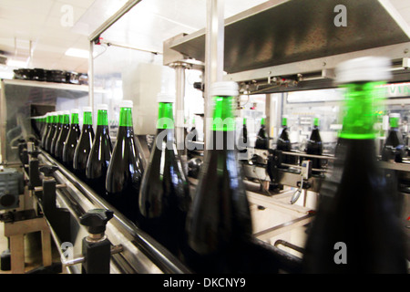 Station in industrial Wine Cellar Banque D'Images