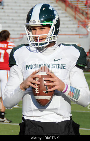 29 octobre 2011 - Lincoln, Nebraska, États-Unis - Michigan State quarterback Kirk Cousins (8) se réchauffe avant le match. L'État du Michigan Nebraska défait 24-3 dans un match joué au Memorial Stadium à Lincoln, Nebraska. (Crédit Image : © Steven Branscombe/ZUMApress.com)/Southcreek Banque D'Images