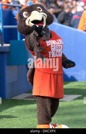 29 octobre 2011 - Kent, Ohio, États-Unis - Le Bowling Green mascot sur la touche pendant le match contre l'état de Kent. La Kent State Golden Flashes défait les Falcons de Bowling Green 27-15 au stade Dix à Kent, Ohio. (Crédit Image : © Frank Jansky/ZUMAPRESS.com)/Southcreek Banque D'Images