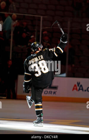 29 octobre 2011 - Dallas, Texas, US - Dallas Stars Avant Vernon Fiddler (38) est honoré comme 1ère étoile du match après les défaites de Dallas New Jersey 3-1 à l'American Airlines Center (crédit Image : © Andrew Dieb/ZUMAPRESS.com)/Southcreek Banque D'Images