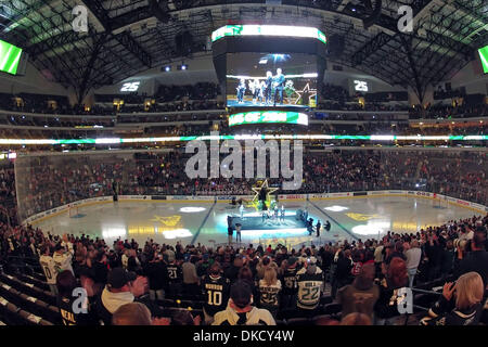 29 octobre 2011 - Dallas, Texas, US - Joe Nieuwendyk est honoré pour son intronisation au Temple de la renommée avant le match entre les Stars de Dallas et New Jersey Devils. Dallas bat New Jersey 3-1 à l'American Airlines Center (crédit Image : © Andrew Dieb/ZUMAPRESS.com)/Southcreek Banque D'Images