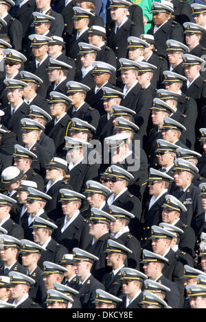 29 octobre 2011 - South Bend, Indiana, États-Unis - aspirants de l'Académie de la Marine au cours de NCAA football match entre Notre Dame et de la Marine. La Cathédrale Notre Dame Fighting Irish défait les aspirants de marine 56-14 en match au stade Notre-dame à South Bend, Indiana. (Crédit Image : © John Mersits/ZUMAPRESS.com)/Southcreek Banque D'Images