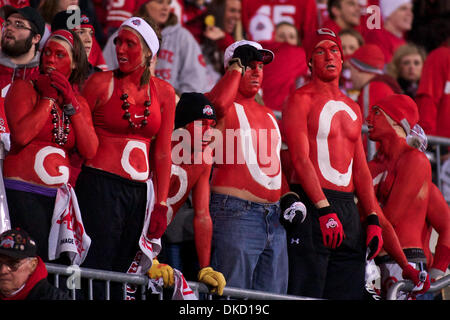 29 octobre 2011 - Columbus, Ohio, États-Unis - Ohio State Buckeyes fans pendant le jeu entre le Wisconsin et l'Ohio State à l'Ohio Stadium, Columbus, Ohio. La défaite de l'état de l'Ohio Wisconsin 33-29. (Crédit Image : © Scott Stuart/ZUMAPRESS.com)/Southcreek Banque D'Images