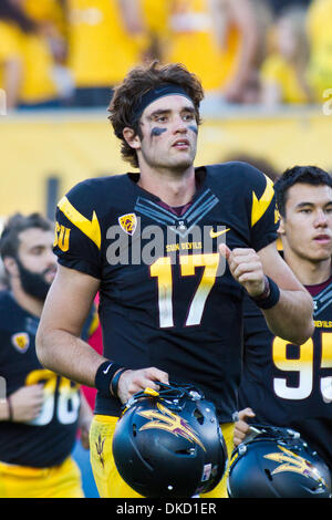 29 octobre 2011 - Tempe, Arizona, États-Unis - Arizona State QB Brock Osweiler chefs pour le vestiaire avec un31-7 du plomb. Remise de l'état de l'Arizona Colorado leur huitième défaite de la saison dans le CIP 12 Showdown de tempe en Arizona. (Crédit Image : © Dean/ZUMAPRESS.com) Henthorn/Southcreek Banque D'Images