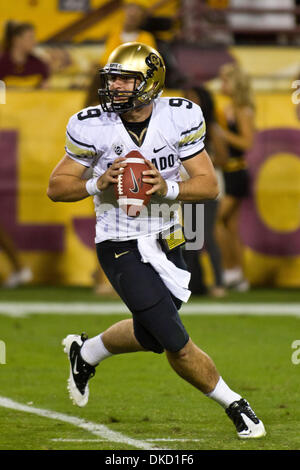 29 octobre 2011 - Tempe, Arizona, États-Unis - Colorado QB Tyler Hansen (9) roule dehors avant de jeter le col vers. Remise de l'état de l'Arizona Colorado leur huitième défaite de la saison dans le CIP 12 Showdown de tempe en Arizona. (Crédit Image : © Dean/ZUMAPRESS.com) Henthorn/Southcreek Banque D'Images