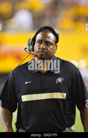 29 octobre 2011 - Tempe, Arizona, États-Unis - Colorado entraîneur en chef Jon Embree montre la frustration d'une saison 1 à 8. Remise de l'état de l'Arizona Colorado leur huitième défaite de la saison dans le CIP 12 Showdown de tempe en Arizona. (Crédit Image : © Dean/ZUMAPRESS.com) Henthorn/Southcreek Banque D'Images