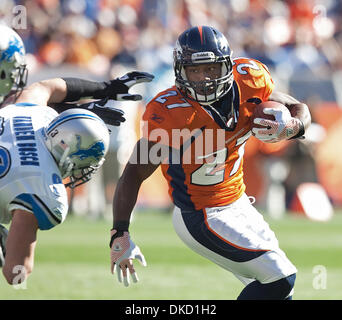 30 octobre 2011 - Denver, Colorado, États-Unis - Denver Broncos RB KNOWSHON MORENTO s'exécute pour le yardage contre les Lions de Détroit dans le 1er. la moitié à Sports Authority Field at Mile High dimanche après-midi. Le Programme Lions de battre les Broncos 45-10. (Crédit Image : © Hector Acevedo/ZUMAPRESS.com) Banque D'Images