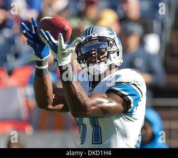 30 octobre 2011 - Denver, Colorado, États-Unis - Detroit Lions WR CALVIN JOHNSON attrape une passe contre les Broncos de Denver dans le 1er. la moitié à Sports Authority Field at Mile High dimanche après-midi. Le Programme Lions de battre les Broncos 45-10. (Crédit Image : © Hector Acevedo/ZUMAPRESS.com) Banque D'Images