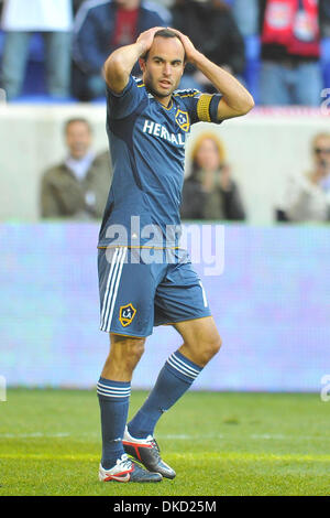 30 octobre 2011 - Harrison, New Jersey, États-Unis - Los Angeles Galaxy avant Landon Donovan (10) de la Major League Soccer série éliminatoire au Red Bull Stadium à Harrison dans le New Jersey Los Angeles à l'encontre de New York 1 à 1 (Crédit Image : © Brooks von Arx/Southcreek/ZUMAPRESS.com) Banque D'Images