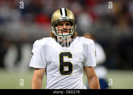 30 octobre, 2011 - Saint Louis, Missouri, États-Unis - New Orleans Saints Thomas Morstead punter (6) comme on l'a vu au cours de la NFL match entre les New Orleans Saints et les Rams de Saint-Louis à l'Edward Jones Dome à Saint Louis, Missouri. Béliers défait les Saints 31-21. (Crédit Image : © Scott Kane/Southcreek/ZUMAPRESS.com) Banque D'Images