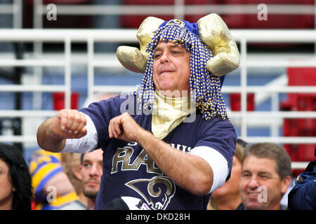 30 octobre, 2011 - Saint Louis, Missouri, États-Unis - Un saint Louis Rams fan comme vu au cours de la NFL match entre les New Orleans Saints et les Rams de Saint-Louis à l'Edward Jones Dome à Saint Louis, Missouri. Béliers défait les Saints 31-21. (Crédit Image : © Scott Kane/Southcreek/ZUMAPRESS.com) Banque D'Images