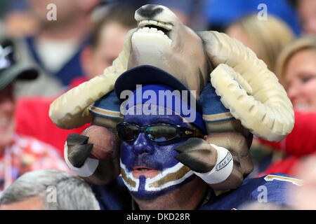 30 octobre, 2011 - Saint Louis, Missouri, États-Unis - Un saint Louis Rams fan comme vu au cours de la NFL match entre les New Orleans Saints et les Rams de Saint-Louis à l'Edward Jones Dome à Saint Louis, Missouri. Béliers défait les Saints 31-21. (Crédit Image : © Scott Kane/Southcreek/ZUMAPRESS.com) Banque D'Images