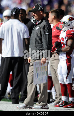 30 octobre 2011 - Baltimore, Maryland, États-Unis - Arizona Cardinals entraîneur Ken Whisenhunt se dresse sur la ligne de côté au cours de la première moitié d'un match de la NFL entre les Ravens de Baltimore et les Arizona Cardinals (crédit Image : © TJ/ZUMApress.com) Southcreek/Racine Banque D'Images