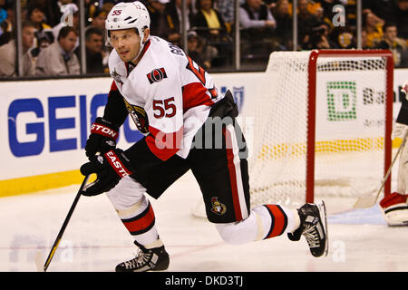 Le 1 novembre, 2011 - Boston, Massachusetts, États-Unis - le défenseur des Sénateurs d'Ottawa, Sergei Gonchar (55) au cours d'une partie à l'Bruins de Boston TD Garden à Boston, Massachusetts. Battre les Bruins Sénateurs 5 - 3. (Crédit Image : © Mark Fort/Southcreek/ZUMAPRESS.com) Banque D'Images