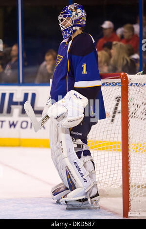 04 nov., 2011 - Saint Louis, Missouri, États-Unis - Blues de Saint-Louis Le gardien Brian Elliott (1) comme on a pu le constater pendant une partie de la LNH entre les Canucks de Vancouver et les Blues de Saint-Louis au Scottrade Center à Saint Louis, Missouri. Défait 3-2 Canucks Blues (crédit Image : © Jimmy Simmons/ZUMAPRESS.com)/Southcreek Banque D'Images