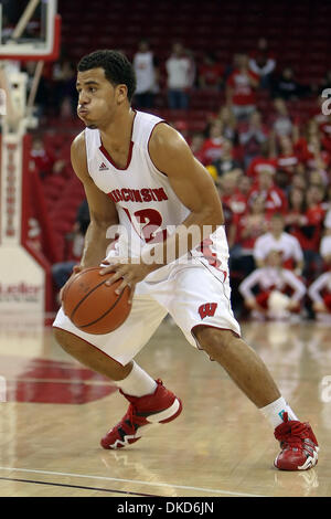 Le 5 novembre 2011 - Madison, Wisconsin, États-Unis - Wisconsin guard Traevon Jackson (12) dans la seconde moitié l'action. Le Wisconsin Badgers défait l'UW-Stevens Point de communication 80-54 au Kohl Center à Madison, Wisconsin. (Crédit Image : © John Fisher/Southcreek/ZUMAPRESS.com) Banque D'Images