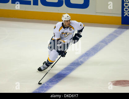 Le 5 novembre, 2011 - San Jose, Californie, États-Unis - Nashville le capitaine Shea Weber (6) s'occupe de la rondelle lors de la match de hockey entre les Predators de Nashville et les Sharks de San Jose à San Jose, CA. Les Sharks mènent les prédateurs 2-1 à la fin de la deuxième période. (Crédit Image : © Damon/ZUMAPRESS.com) Tarver/Southcreek Banque D'Images