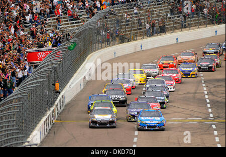 6 novembre 2011 - Fort Worth, Texas, USA - 6 novembre 2011. Fort Worth, Texas, États-Unis. L'flagdrops vert pour la NASCAR Sprint Cup Series Texas 500 AAA à la Texas Motor Speedway à Fort Worth, Texas. (Crédit Image : © Ralph Lauer/ZUMAPRESS.com) Banque D'Images