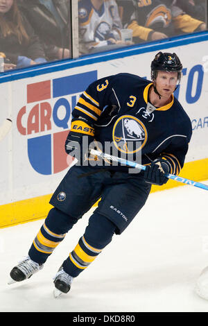 4 novembre 2011 - Buffalo, New York, États-Unis - le défenseur des Sabres de Buffalo Jordan Leopold (# 3) en action au cours d'un match contre les Flames de Calgary au First Niagara Center. Buffalo a gagné le match 2-1. (Crédit Image : © Mark/ZUMAPRESS.com) Konezny/Southcreek Banque D'Images