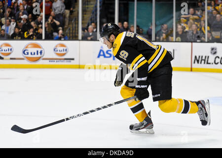 Le 7 novembre, 2011 - Boston, Massachusetts, États-Unis - Boston Bruins center Tyler Seguin (19) patins sur la glace. Les Bruins de Boston, vaincre les Islanders de New York 6 - 2 au TD Garden. (Crédit Image : © Geoff Southcreek/ZUMAPRESS.com)/Bolte Banque D'Images