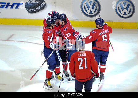 08 novembre 2011 - Washington Dc, District of Columbia, United States of America - LNH Verizon Center ; Les Capitals de Washington célèbrent leur premier but de la journée..Les Capitals de Washington ne parviennent pas à défendre leur parfaite accueil notice perdre 2 -5 pour les Stars de Dallas. (Crédit Image : © Roland Pintilie/ZUMAPRESS.com)/Southcreek Banque D'Images