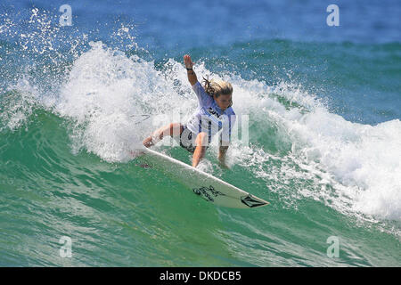 05 janvier 2007 - Sydney, Australie - Womens' surfer et propose de COCO HO. Mondes meilleurs surfeurs de 20 ans et moins en concurrence pour le titre de Champion du Monde ASP Pro Junior pour la saison 2006, tenue par Billabong. ASP WJC Mens Womens et événement. Seize athlètes de partout dans le monde entier vont s'abattre sur les vagues de l'Narrabeen ce décembre, tous en lice pour l'un des deux autres lits dans Banque D'Images