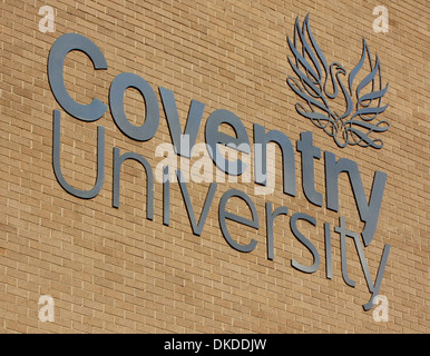 L'Université de Coventry, ENSEIGNE, logo, SUR LES MURS DE LA FACULTÉ ET DE BÂTIMENTS DU CAMPUS CENTRE-VILLE DE Coventry. Banque D'Images