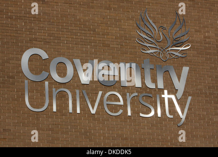 L'Université de Coventry, ENSEIGNE, logo, SUR LES MURS DE LA FACULTÉ ET DE BÂTIMENTS DU CAMPUS CENTRE-VILLE DE Coventry. Banque D'Images