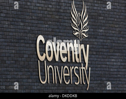 L'Université de Coventry, ENSEIGNE, logo, SUR LES MURS DE LA FACULTÉ ET DE BÂTIMENTS DU CAMPUS CENTRE-VILLE DE Coventry. Banque D'Images