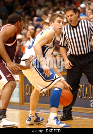 Jan 06, 2007 - Durham, NC, USA - NCAA de basket-ball du Collège Durham Blue Devils # 3 Greg Paulus que le Virginia Tech Hokies battre les Blue Devils de Duke 69-67 dans un temps quand ils ont joué Cameron Indoor Stadium situé dans le Campus de l'Université Duke de Durham. Banque D'Images