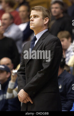 Jan 19, 2007 - Durham, NC, USA - NCAA College Basketball Duc Bluedevils l'entraîneur adjoint Steve WOJCIECHOWSKI comme le Duc Bluedevils battre le démon de Wake Forest diacres avec un score final de 40-62 comme ils ont joué Cameron Indoor Stadium situé sur le campus de l'Université Duke. Banque D'Images