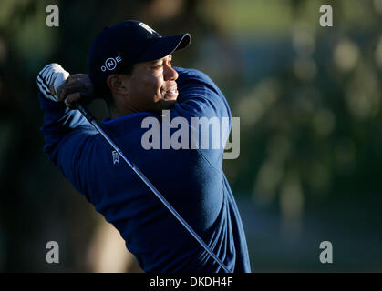 Jan 24, 2007 - San Diego, CA, USA - Buick Invitational, Torrey Pines golf (nord et sud), pro-am du mercredi. TIGER WOODS tees off tôt le matin sur le cinquième trou, parcours sud. Banque D'Images