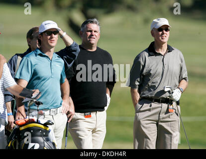 Jan 24, 2007 - San Diego, CA, USA - Buick Invitational, Torrey Pines golf (nord et sud), pro-am du mercredi. S MacKENZIE, KEVIN TOWERS et SANDY ALDERSON sur le fer du nord-trois 12e trou. Banque D'Images