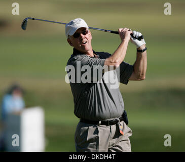 Jan 24, 2007 - San Diego, CA, USA - Buick Invitational, Torrey Pines golf (nord et sud), pro-am du mercredi. SANDY ALDERSON (chef de Padres) sur le fer du nord-trois 12e trou. Banque D'Images