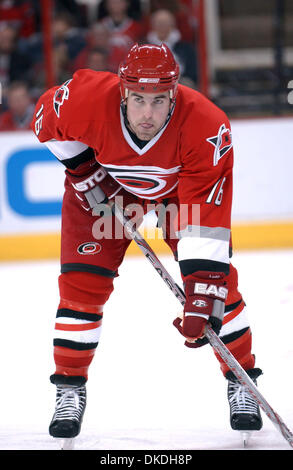 Jan 26, 2007 ; Raleigh, NC, USA ; les Hurricanes de la Caroline (16) ANDREW LADD comme les Hurricanes de la Caroline battre les Capitals de Washington 6-2 comme ils ont joué le RBC Center situé à Raleigh. Crédit obligatoire : Photo par Jason Moore/ZUMA Press. (©) Copyright 2007 by Jason Moore Banque D'Images