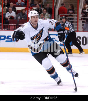 Jan 26, 2007 ; Raleigh, NC, USA ; Les Capitals de Washington (27) BEN CLYMER comme les Hurricanes de la Caroline battre les Capitals de Washington 6-2 comme ils ont joué le RBC Center situé à Raleigh. Crédit obligatoire : Photo par Jason Moore/ZUMA Press. (©) Copyright 2007 by Jason Moore Banque D'Images